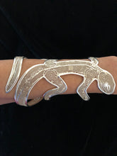 Load image into Gallery viewer, Lizard design lace technique silver filigree cuff bracelet