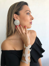 Load image into Gallery viewer, Lizard design lace technique silver filigree cuff bracelet