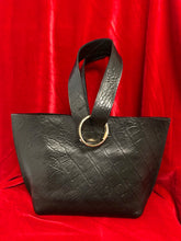 Load image into Gallery viewer, Canoe shape charm classic leather bag