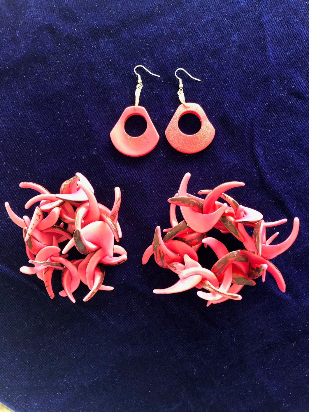 Lila twin fuchsia brown tagua cuff bracelets and matching earrings.