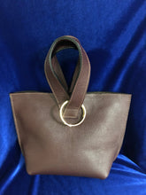 Load image into Gallery viewer, Canoe shape charm classic leather bag.
